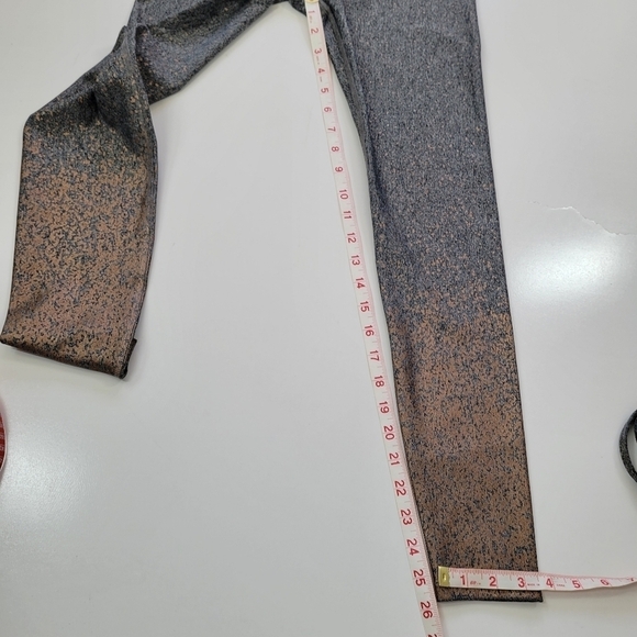 Beyond yoga top and leggings in‎ gray with rose gold ombré accents Medium - Picture 9 of 17